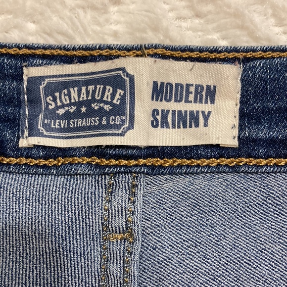 Women’s Plus Size Levi Signature Jeans. Size 18 M - Picture 5 of 6